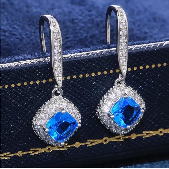 New Women’s 925 Silver Beautiful Sapphire Earrings - Picture 2 of 2